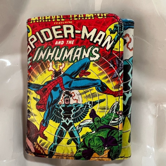Marvel Comic Wallet - Picture 4 of 9